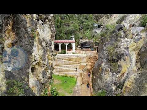 "El Santuario de la Laja: Un Altar de Belleza Natural y Espiritualidad en California, Santander"