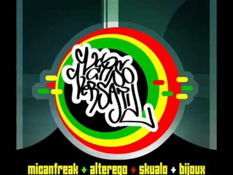 A Paso Firme - Verso Versátil feat Cortentrámite