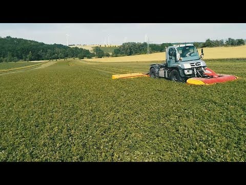 The new agricultural Unimog at the Fraatz farm.