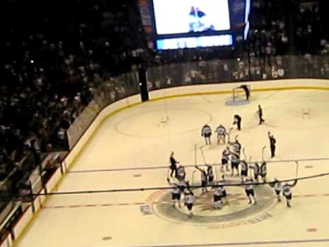 Winnipeg Jets vs. Columbus Blue Jackets - Last Min of Play & Crowd Salute (Sept 20 2011)