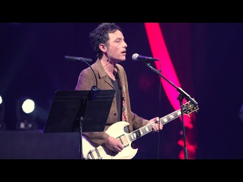 Jakob Dylan performs 'Baby, Please Don't Go'