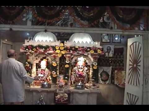 AARATI SHREE DATTA  - RANG PRABHU NI - MATRI MANDIR .wmv