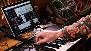 Video thumbnail for NI Komplete Kontrol S49 Mk2 no talking demo by Molten Music Technology