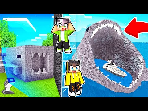I trolled with BLOOP in the Building Challenge! 😂🐋 | Minecraft