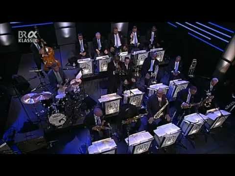 Clayton-Hamilton Jazz Orchestra "Squatty Roo" (Live In Germany)