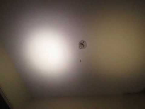 Fireflies E07 (SST20 4000k) steady with Emisar D4v2 SST20-mixed ramping on left