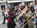 fanfare Pourpour et la fanfare la Touffe, dans les rues de Besançon, France