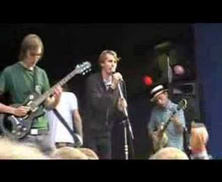 ring snuten feat. dorotea - champagnefrukost på sängen