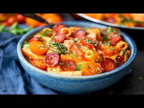 EASY CHORIZO PASTA - One pot, under 30 minutes, and perfect for a quick and easy weeknight meal!