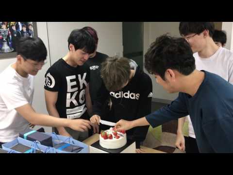 LOL : Happy Peanut Day!