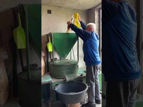 Mlin za kukuruz | Mlin za žito kukuruz | Corn Mill a small but powerful machine
