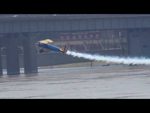 2011 Fair St  Louis Airshow - John Mohr Falling Leaf Maneuver