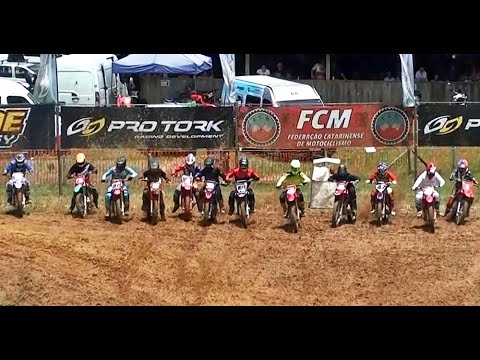 Disputa até a ultima volta na corrida da Nacional 250cc Campeonato Catarinense de Velocross