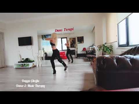 Rüzgarın hüzünlü bir şarkı fısıldayışıyla Demis Roussos goodbye my love goodbye