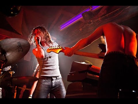 Foxygen - Cosmic Vibrations @Pickathon 2014 Galaxy Barn