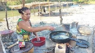 Download lagu Fritada de pescado en las orillas del Río Paz. mp3