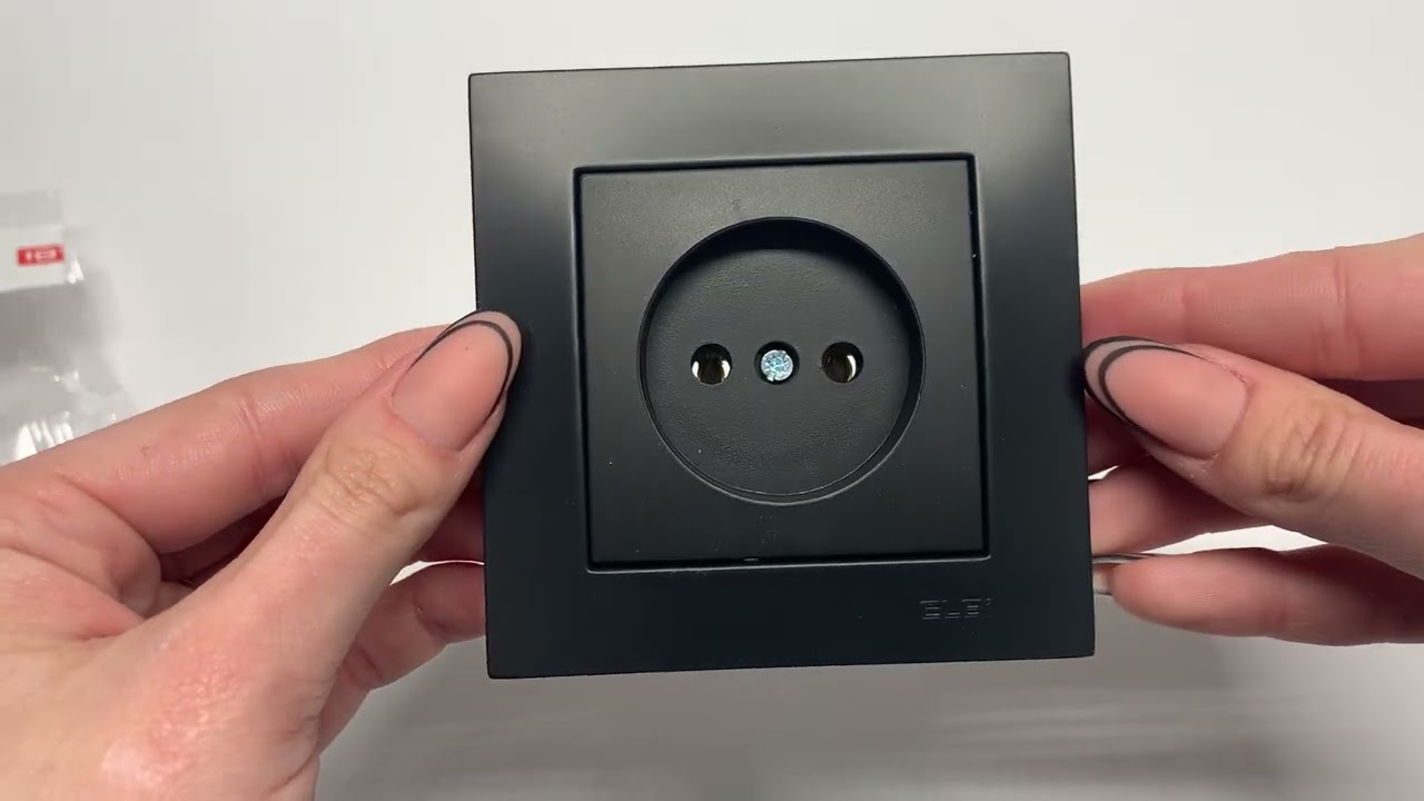 Розетка одинарна без заземлення ELBI VEGA матовий чорний (510-014800-215)