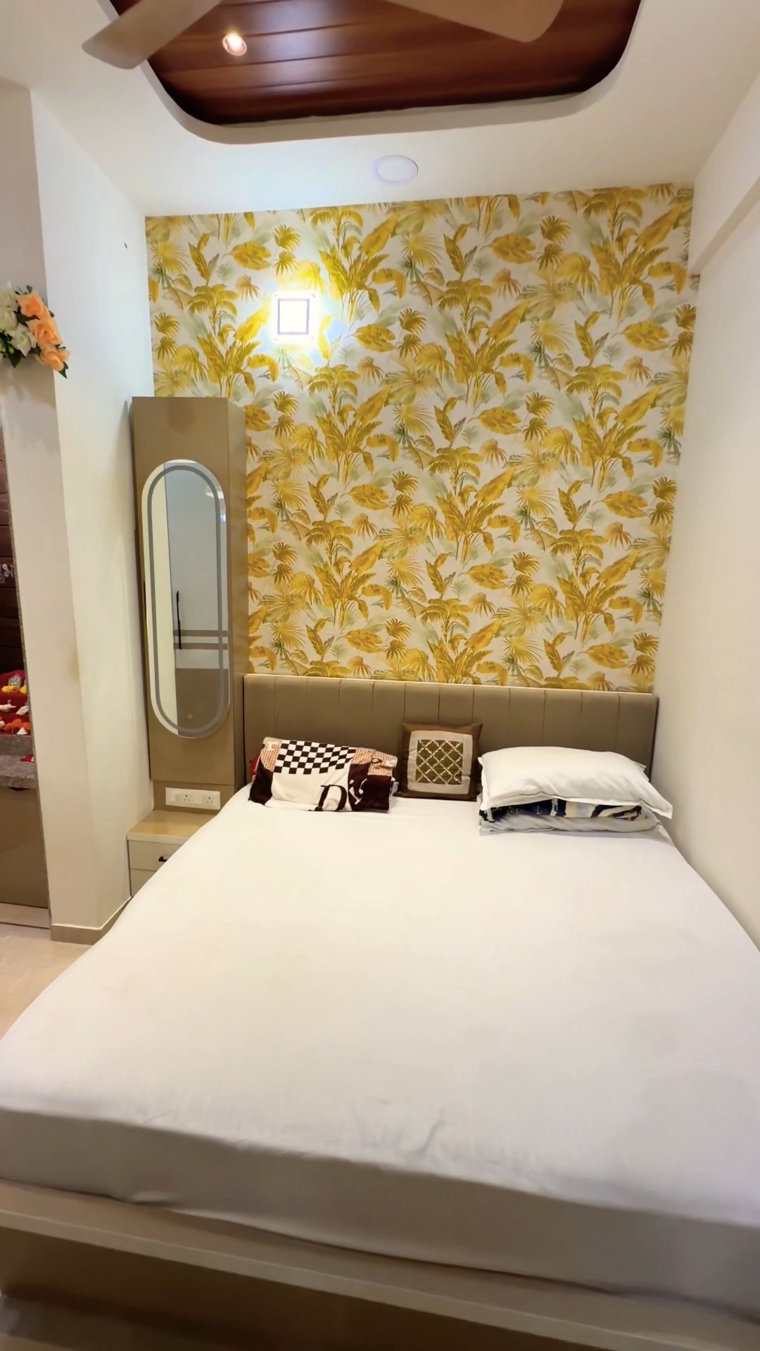 Kamar tidur yang dirancang dengan cermat bisa bikin kamu betah berlama-lama! Yuk, tambahkan tempat tidur nyaman dan meja...