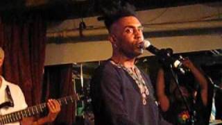 Omar Live Performance, &quot;Everybody Loves the Sunshine,&quot; 4.3.09