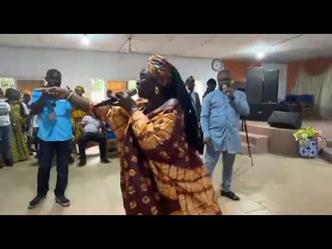 MONNA VOICE - JESUS TU ES PUISSANT ( prestation )