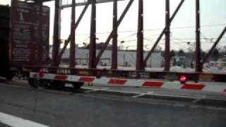 preview picture of video 'Eastbound Long CSX Manifest Train at Glenolden/Ridley, PA'