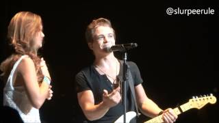 What you gonna do - Hunter Hayes Sings with Fan