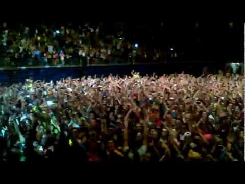 Avicii - Penn State University - Zombie Nation (Encore)