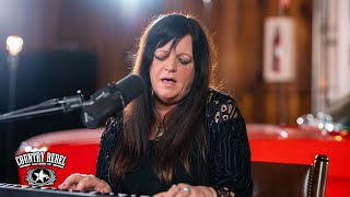 Jessi Colter&#39;s daughter, Jenni Eddy Jennings, performs &#39;I&#39;m Not Lisa&#39; (Acoustic)