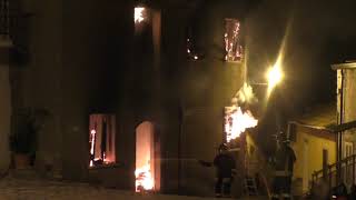 brucia-la-casa-salvataggio-rocambolesco-di-un-anziana