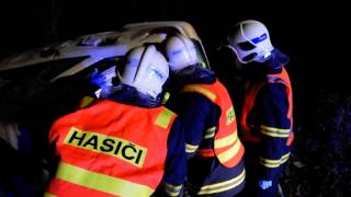 preview picture of video 'Pomoc hasičů u tragické nehody osobního vozidla na Přerovsku, Přestavlky'