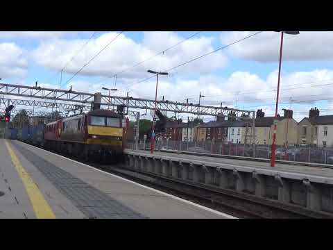 Stafford Railway Station 90039/90019 passes P4 working 4M25 on the 12th Sep 2018