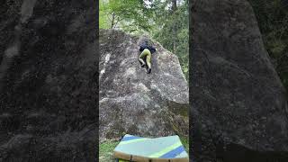 Video thumbnail of Problem D (Boulder 2, La Plana), 5b. Val Daone