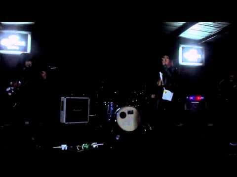 Destruye y Huye - Mata Tu Tele