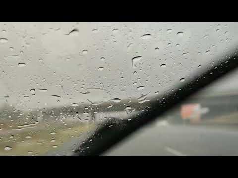 Platzregen auf der Autobahn