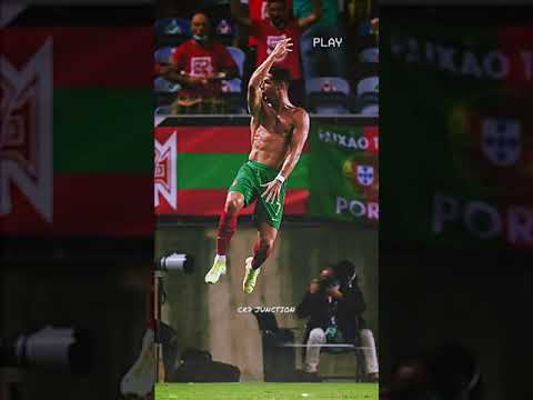 Ronaldo takes off his shirt 🔥