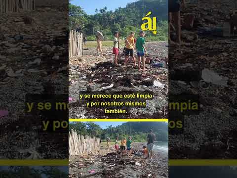 Niños cubanos limpian una playa en Baracoa (Guantánamo) ante el abandono estatal