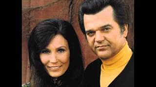 Loretta Lynn Conway Twitty - Only way around it (is right thru the middle)