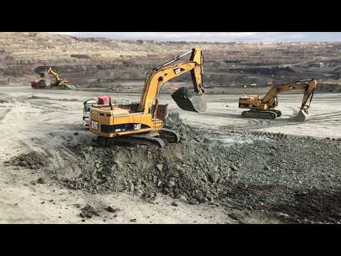 Caterpillar 365C Excavator Loading Mercedes Actros Trucκs