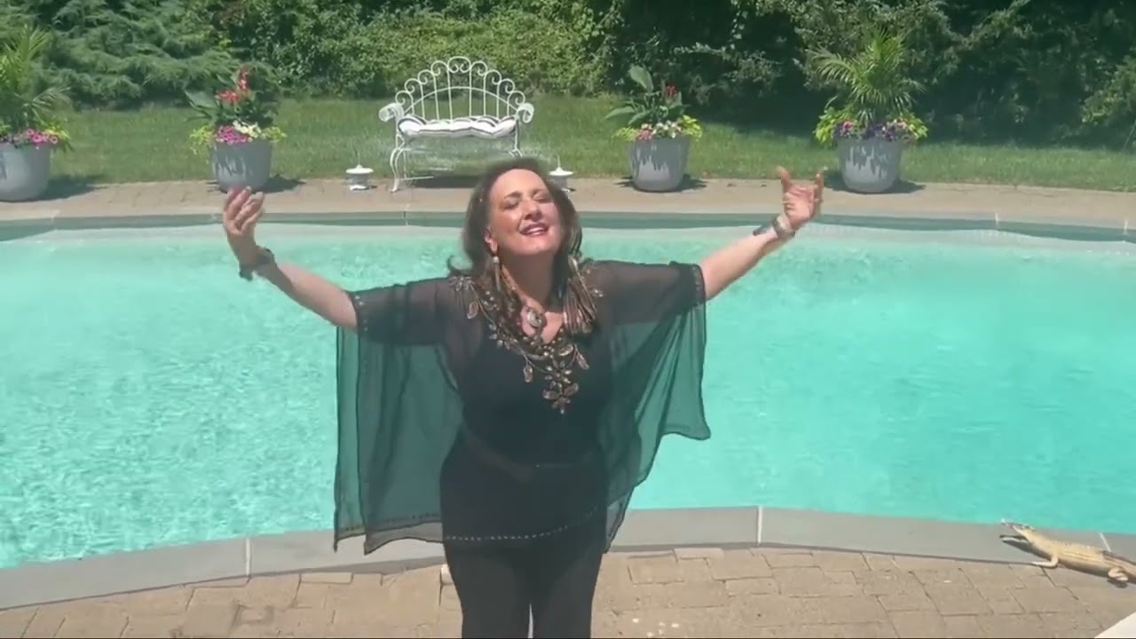 Promotional video thumbnail 4 for Cristina Fontanelli®