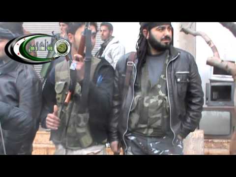 انتشار مقاتلي لواء المنتصر بالله داخل قرية كفرنبودة في ريف حماة بعد السيطرة عليها من قوات النظام