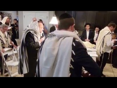 Srully Williger & Kids Singing Hallel, On Chol Hamoad In Orlando Florida