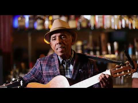 Alex Cuba ft. Valentin Puentes - Tiene Sabor (Video Oficial) “Voces De Mi Familia”.