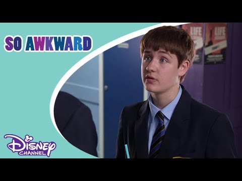 😫 Iubit fictiv | Ce ciudat | Disney Channel România