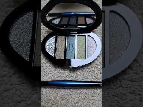 BYREDO METAL BOOTS IN THE SNOW EYESHADOW PALETTE AND SONIA G. SOFT SHADER BRUSH.