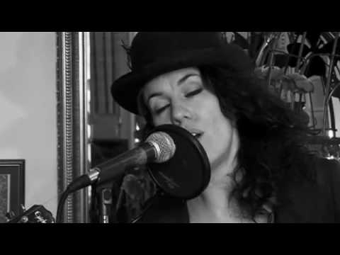 Kirsty Almeida - It Scares Me (Live Session)