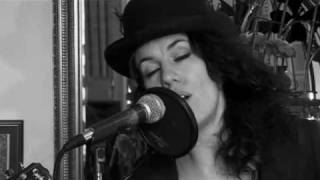 Kirsty Almeida - It Scares Me (Live Session)