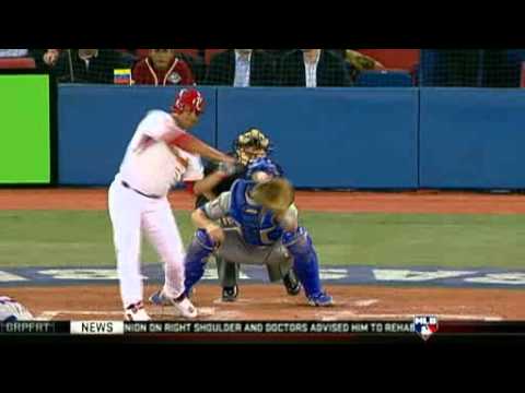 incredible SuperMario catch at world baseball classic