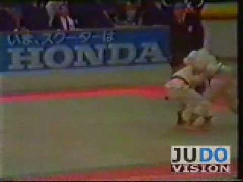 JUDO 1982 Jigoro Kano Cup: Kiyosuke Sahara (JPN) - Brad Farrow (CAN)