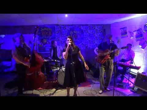 Ramblin' Ellie & The Bashtones