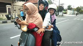 Download lagu Vespa dan Cewek Cantik 😂 mp3